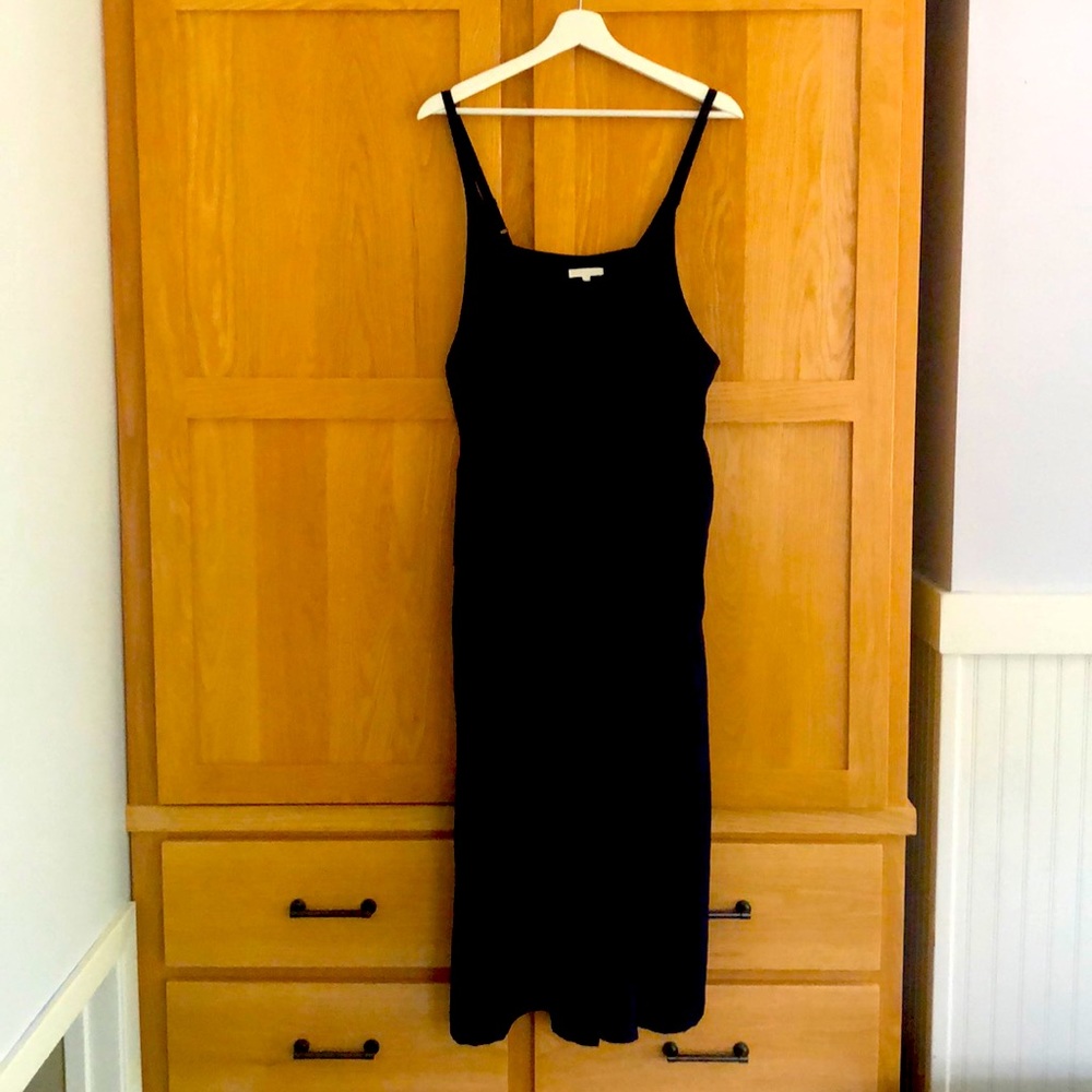 Navy blue wide leg jumper with pockets!